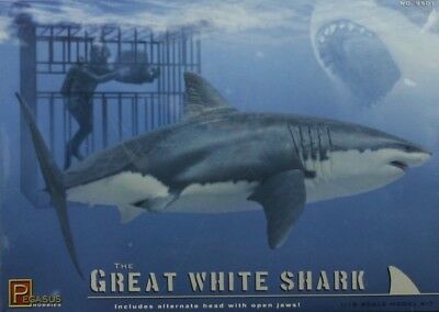 Pegasus Hobbies 1/24 Great White Shark with Cage & Diver image