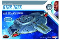 Polar Lights 1/1000 Star Trek USS Defiant image