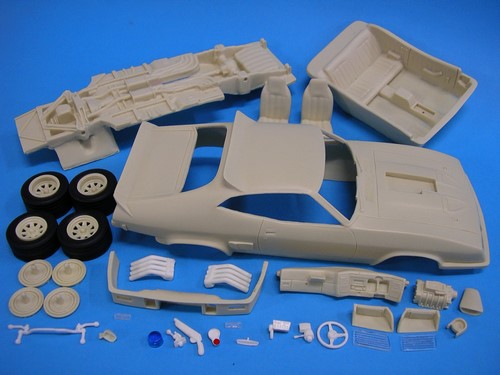 TPB Models 1/25 Ford Falcon XB 2-Door Aussie Police Kerbside Pack (Resin) image