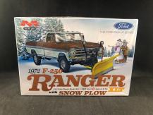Moebius 1/25 1972 Ford F-250 Ranger XLT Pickup Truck W/Snow Plow image