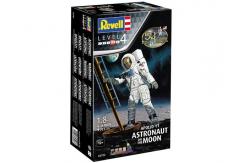 Revell 1/18 Astronaut on the Moon image